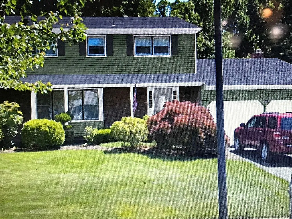 11 Puritan Rd photo 1
