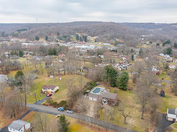 2nd image of 110 Thorn Dr