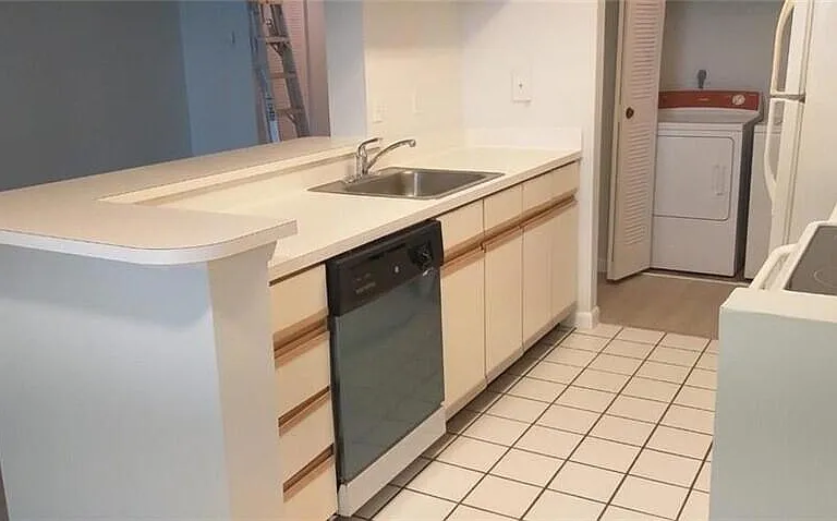 9933 Westview Dr #427 — Photo 3