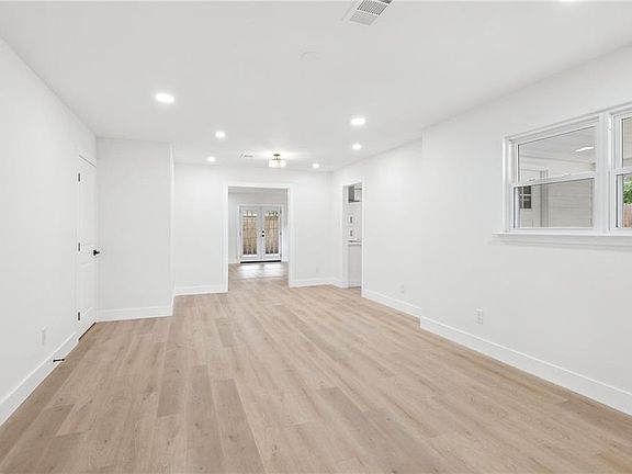 3rd image of 4413 Napoli Dr