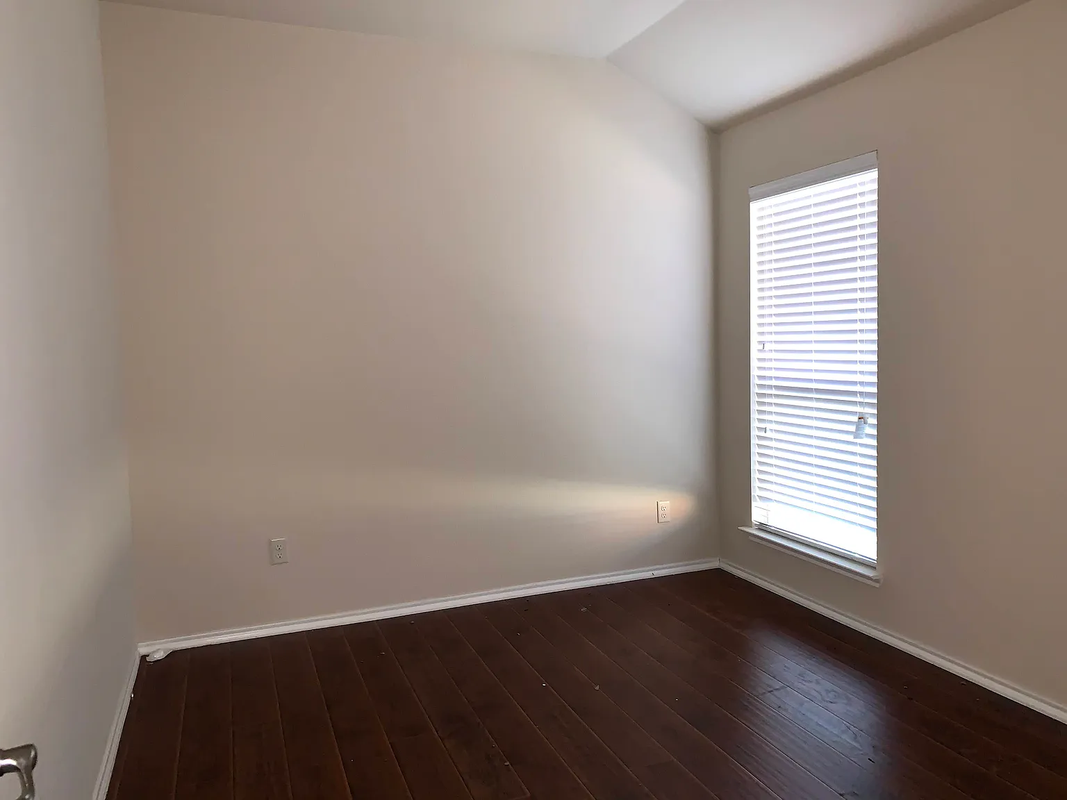 3 bed, 1936 sqft, $2,200 — Photo 4