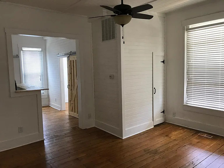 224 N Park St — Photo 11