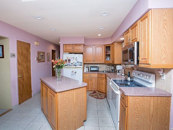 4th image of 63 Brookhaven Dr