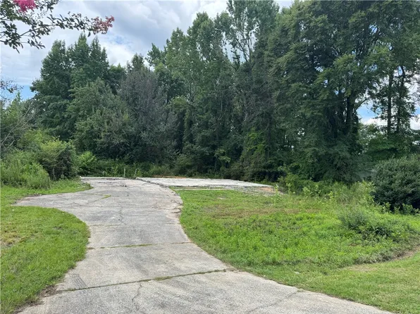 2610 Lee Road 242, Smiths Station, AL 36877