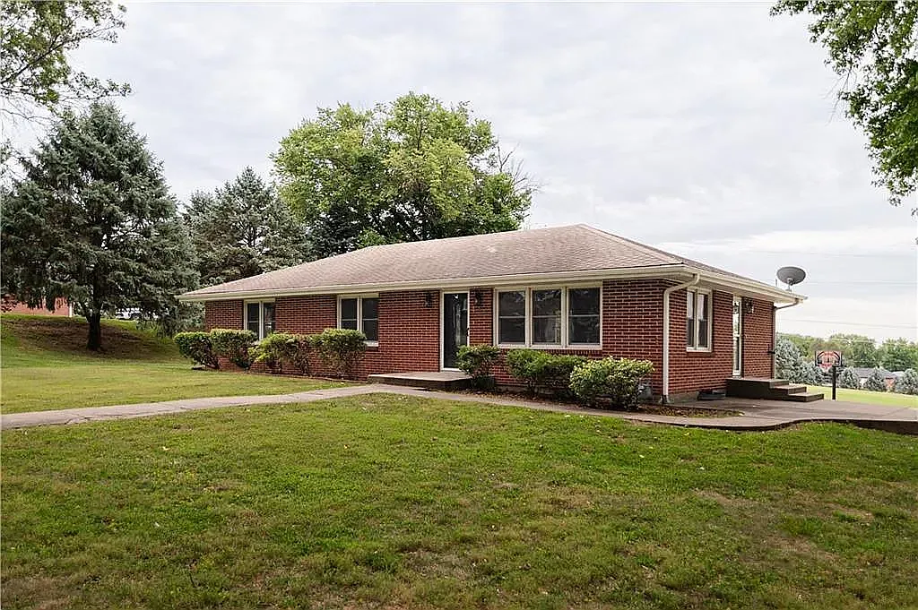 3 bed, 1485 sqft, $2,200 — Photo 2