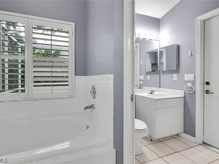 22203 Seashore Cir — Photo 27