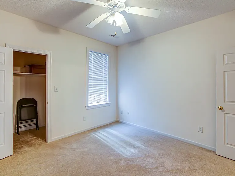 Hunter's Park Apartments — Photo 14