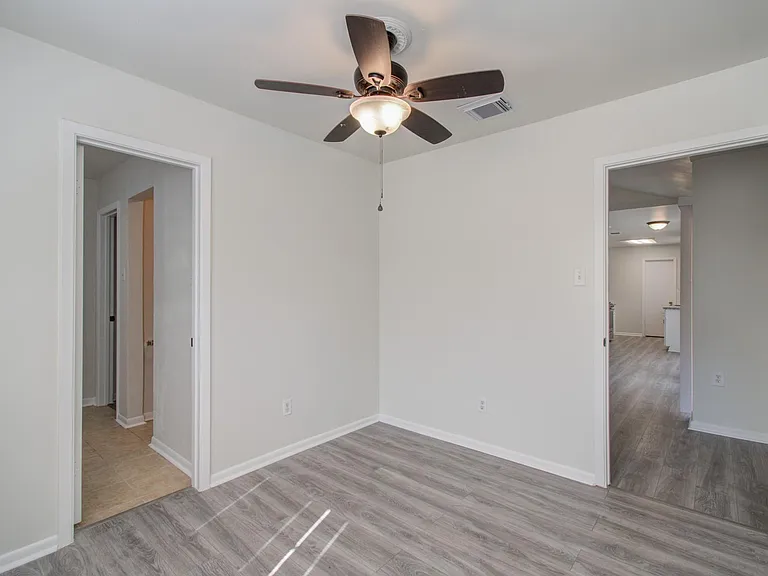 15611 La Casa Ln — Photo 34