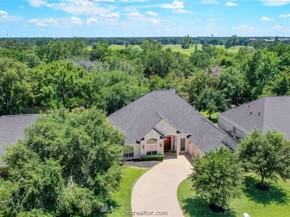 3704 Park Oak Dr, Bryan, TX 77802