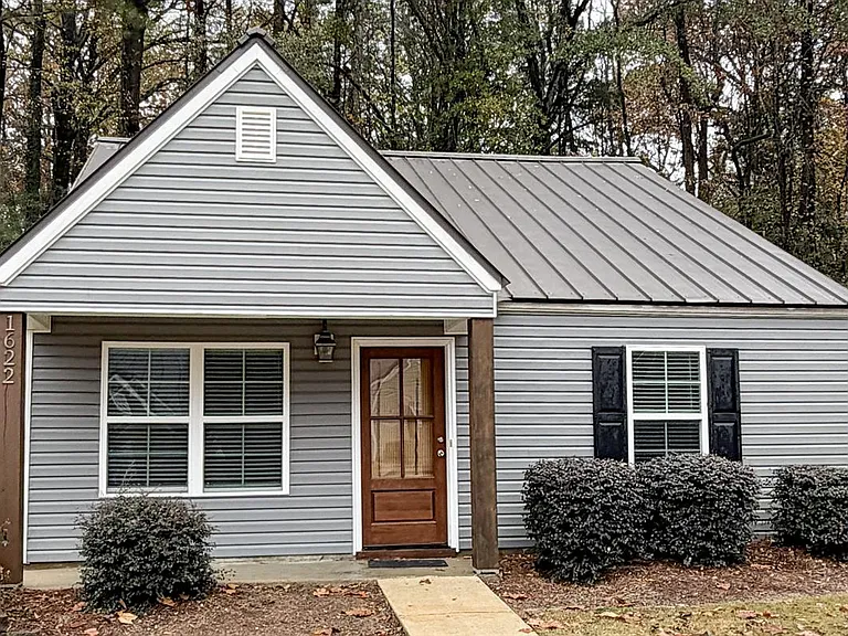 1622 Oxford Pl — Photo 1