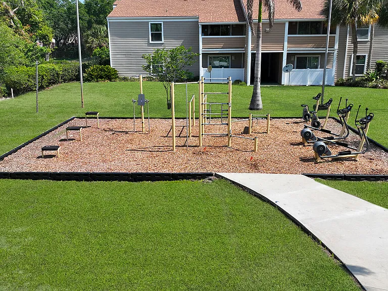 Woodlake Villas — Photo 32