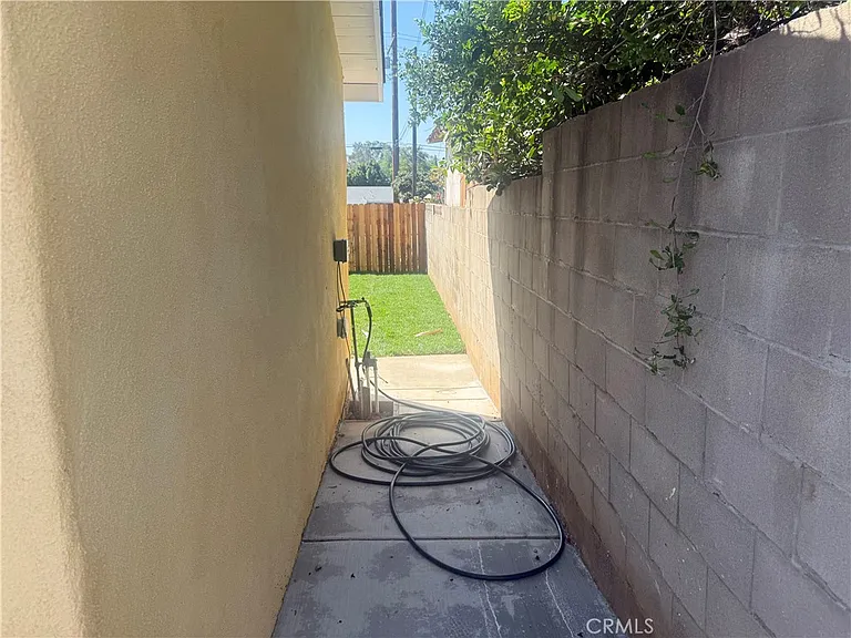 10337 Mull Ave — Photo 8