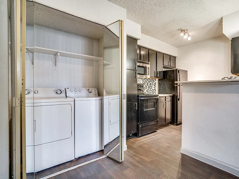 Hudson Apartments — Photo 41