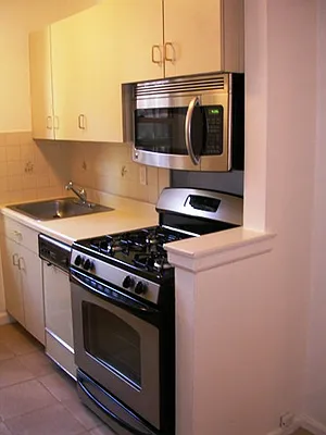 Rented by Stonehenge NYC LLC | media 8