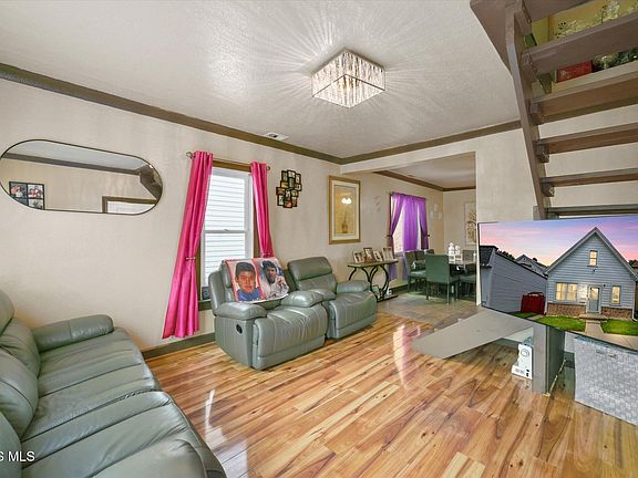 5th image of 2938 Hartman St