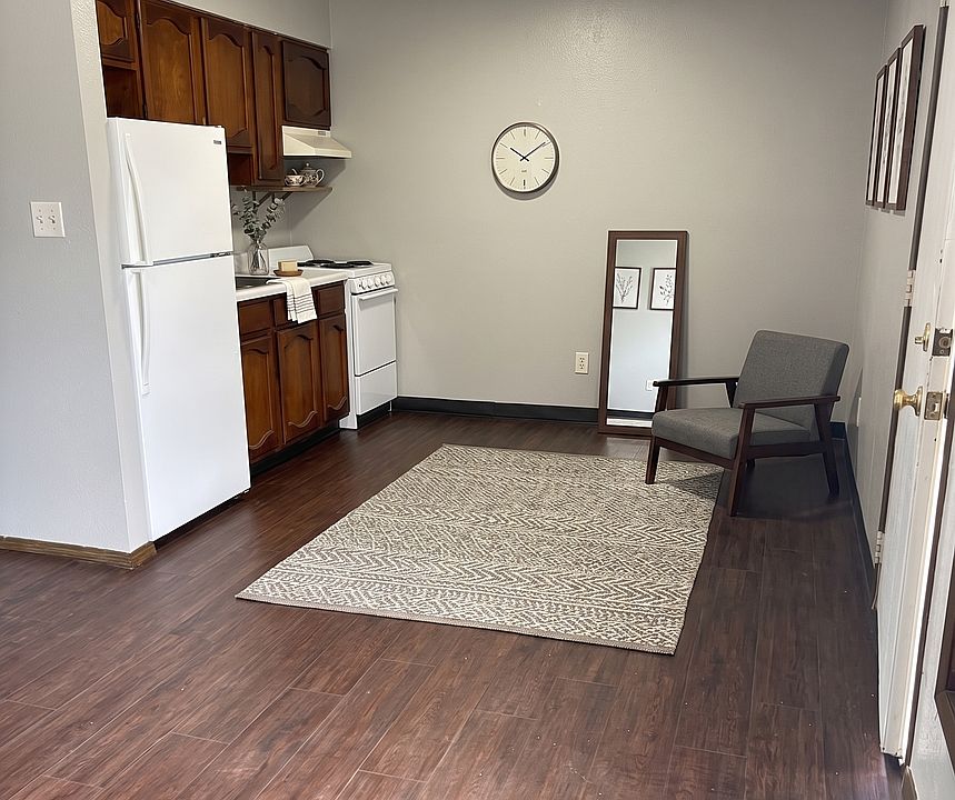 1st image of 120 Sherwood Ct #2