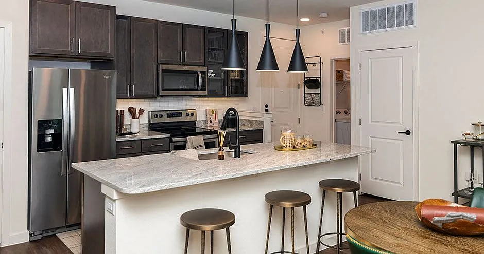 Lakeline Crossing Apartments — Photo 1
