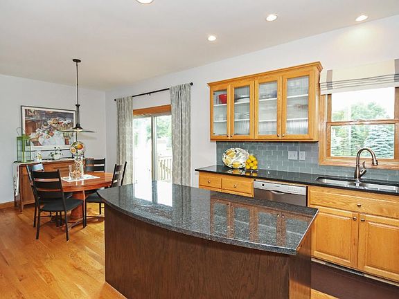 4th image of 3041 164th Ave NE