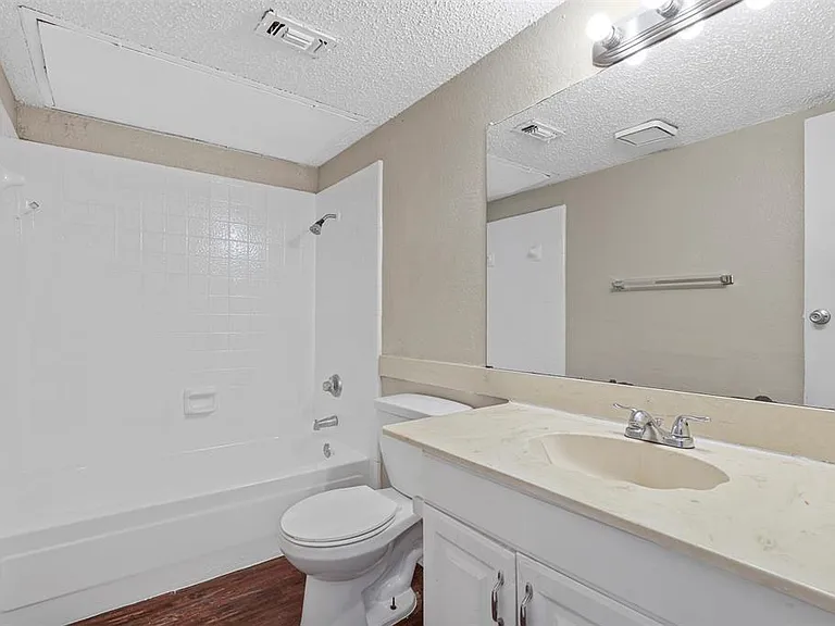 10311 Tamworth Dr — Photo 32