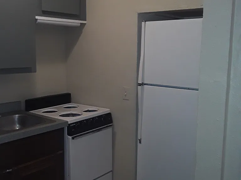 708 NW 30th St #6 — Photo 7
