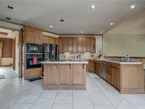 5th image of 18116 San Mateo Ct
