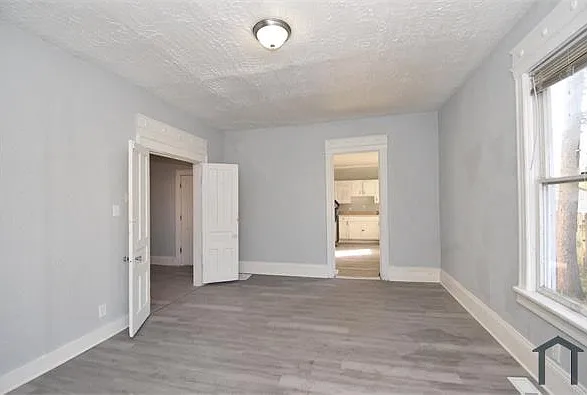 3828 N Port Washington Rd #LOWER — Photo 6