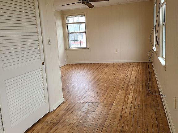 4th image of 746 Portage Trl