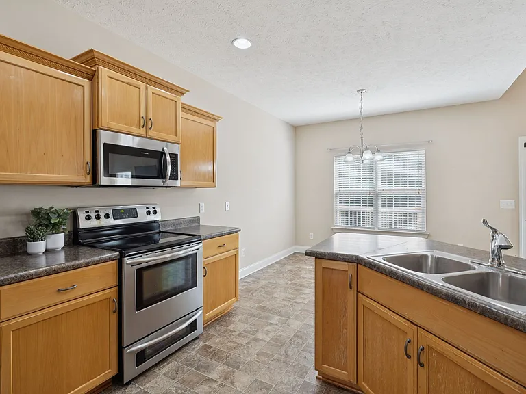 7952 Oakfield Grv — Photo 12