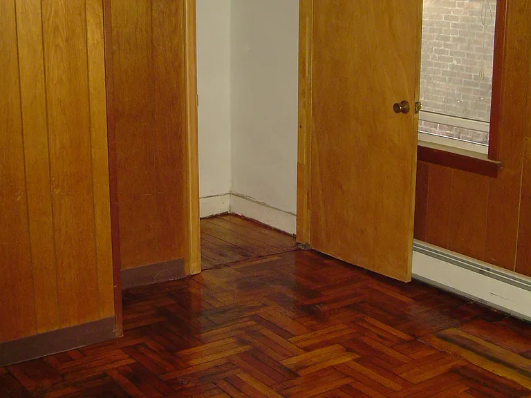 21 Havre St — Photo 10