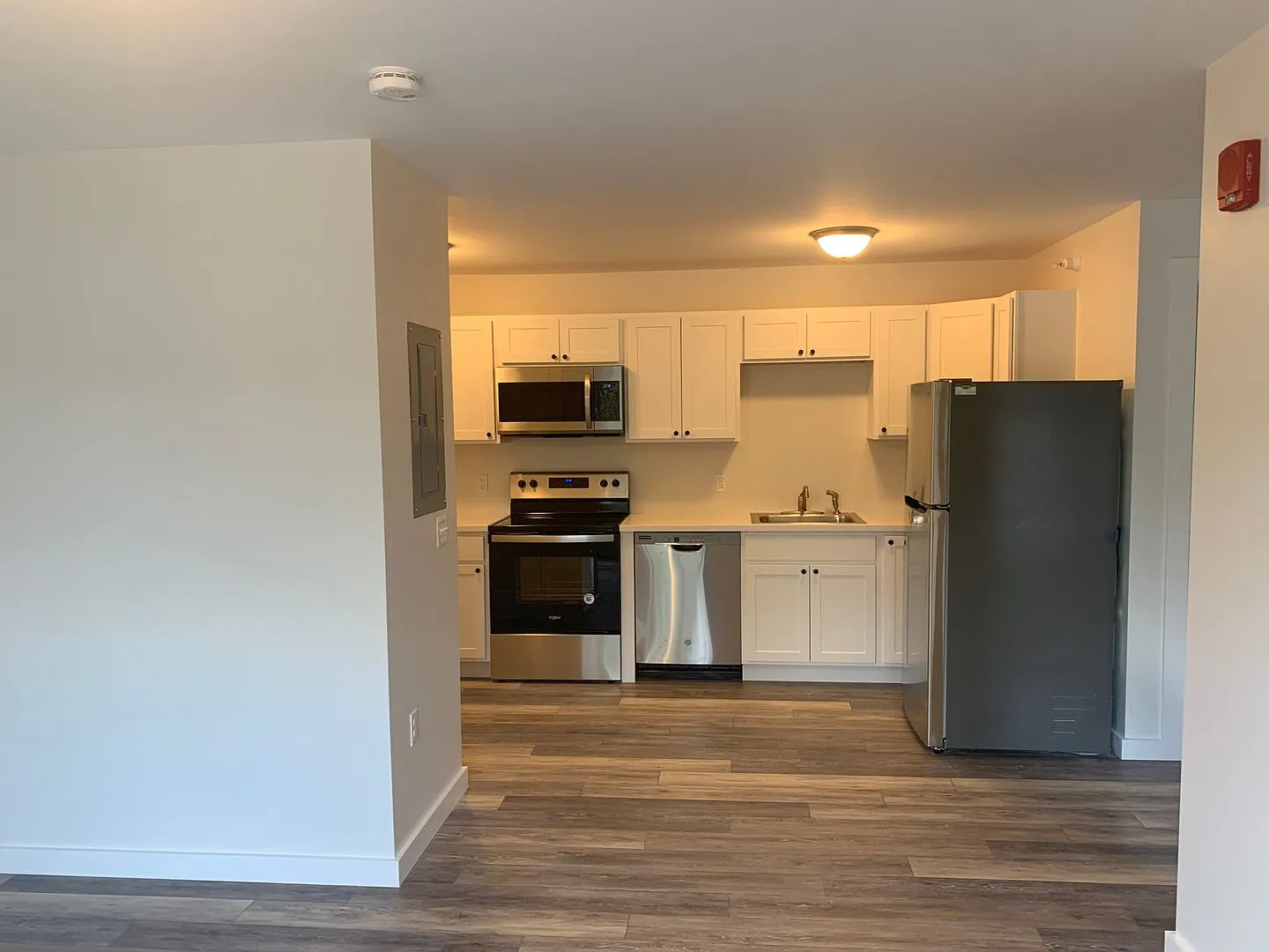 72 Upper Main Street — Photo 4