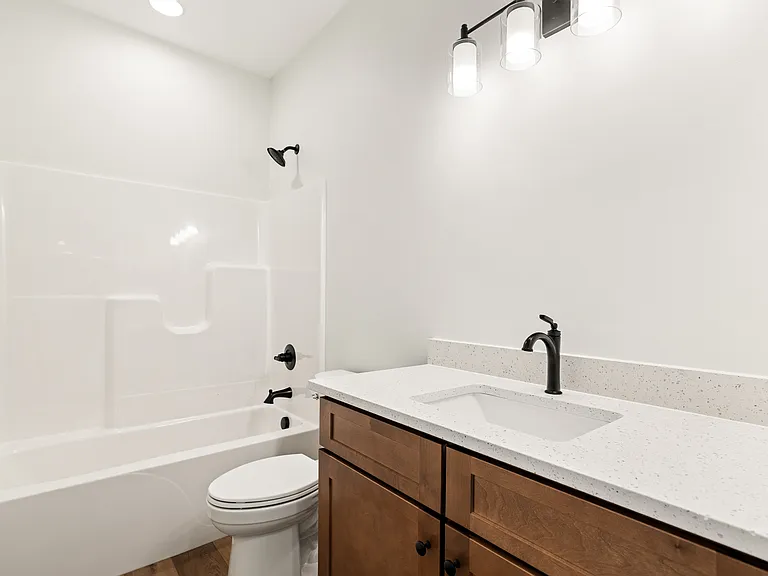 5706 Zurich Way — Photo 2