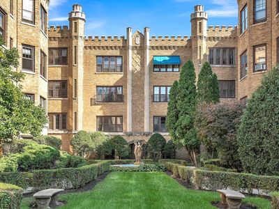 2448 W Greenleaf Ave #1, Chicago, IL, 60645