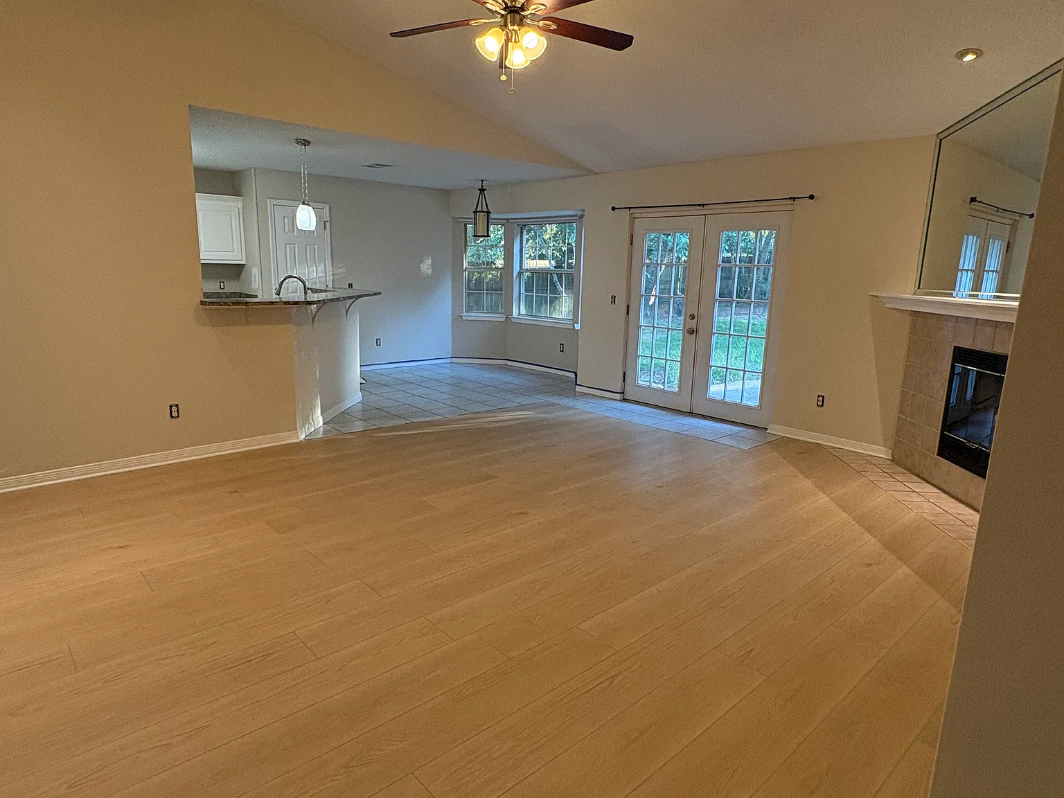 4 bed, 2076 sqft, $2,100 — Photo 4