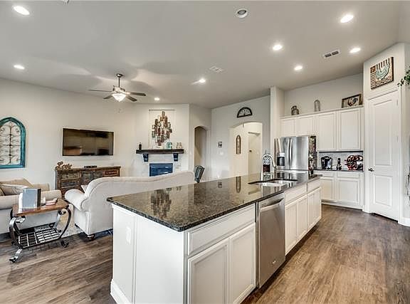3rd image of 1205 Uplands Dr