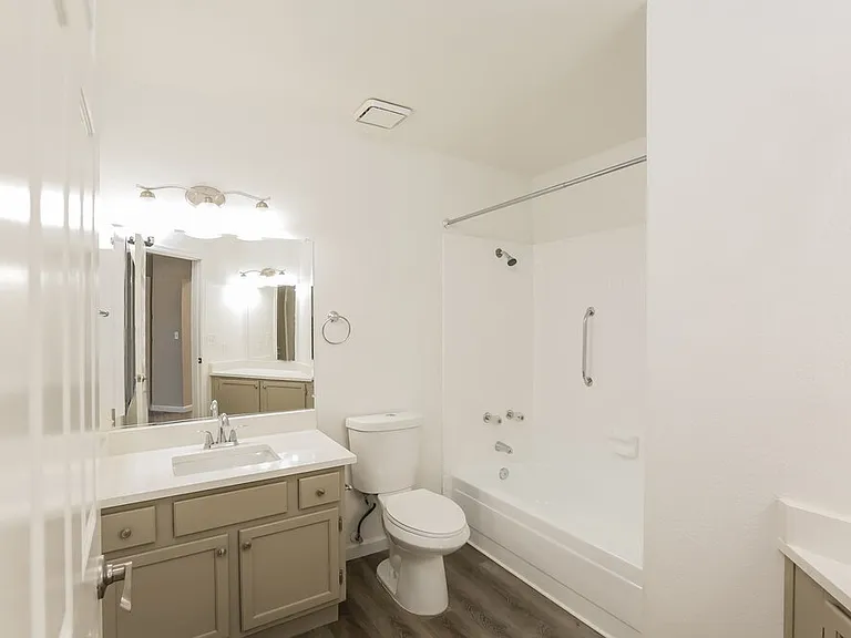 2732 W Gila Ln — Photo 15