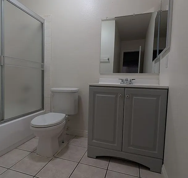 504-512 W Berkeley Ct — Photo 5