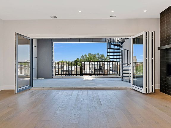 3rd image of 2250 W Jackson Blvd #4
