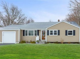 6 Namquid Dr, Middletown, RI 02842
