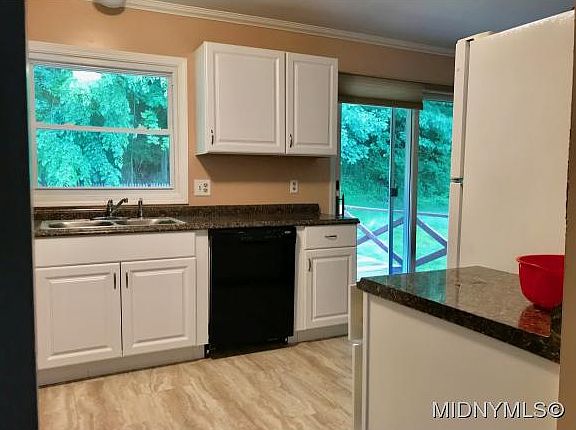 5th image of 321 Hillside Dr