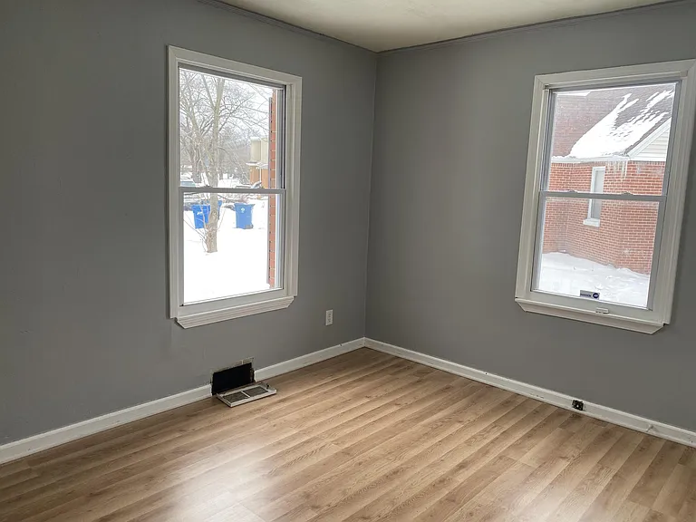 1025 E 44th Pl — Photo 6