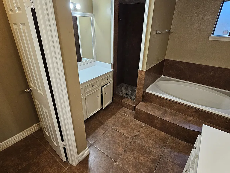 14734 Treborway Dr — Photo 16