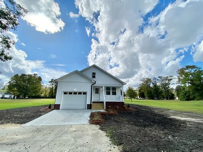 3 bed, 2.0 bath, 1319 sqft, $1,595 — Photo 3