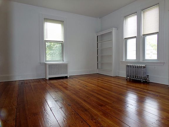4th image of 21 Fales St #1