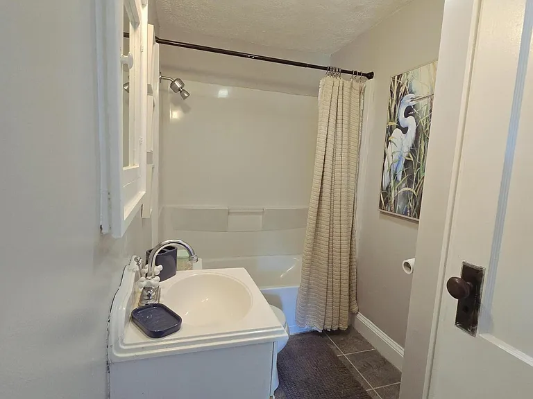 212 W F St #B — Photo 11
