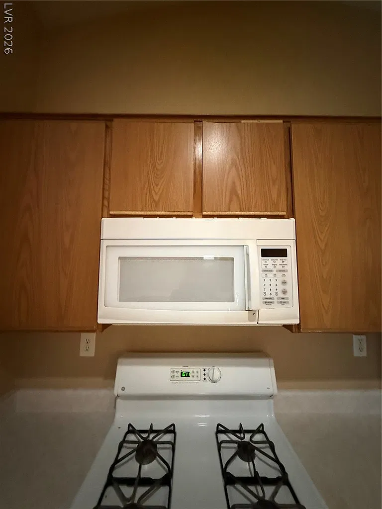 3 bed, 2.0 bath, 1141 sqft, $1,800 — Photo 4