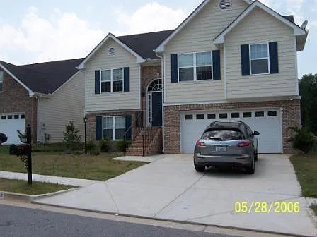 5 bed, 2623 sqft, $2,500 — Photo 1