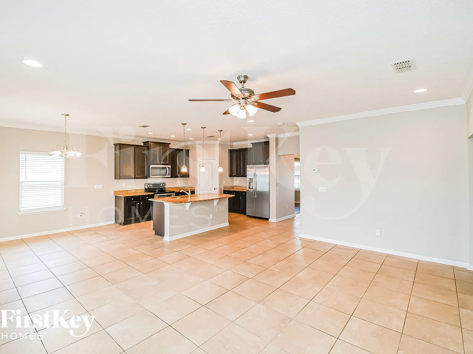 4 bed, 4.0 bath, 2548 sqft, $2,305 — Photo 4