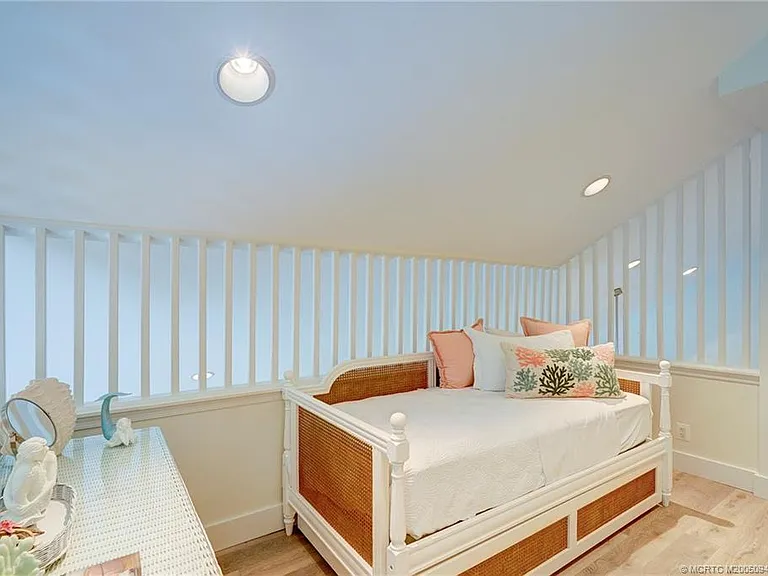 245 NE Macarthur Blvd #11 — Photo 34