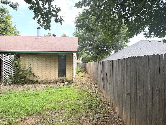 2nd image of 10408 NW 40th St
