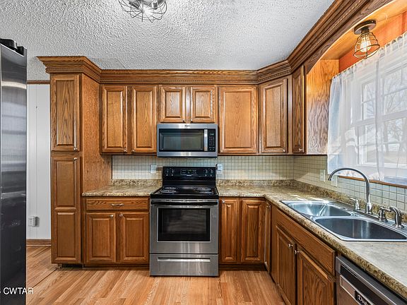 3rd image of 755 Holmes Dr